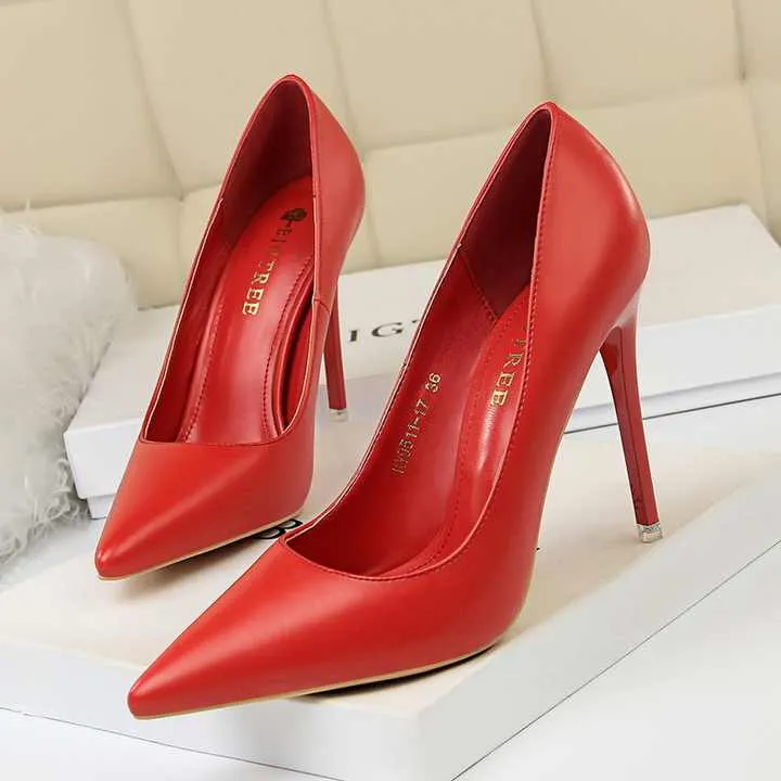 كعب خنجر بسيطة عصرية للسيدات -  Fashion Ladies Stiletto Heel Shoes Pointed