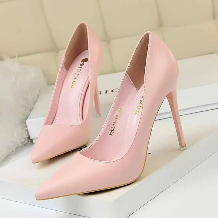 كعب خنجر بسيطة عصرية للسيدات -  Fashion Ladies Stiletto Heel Shoes Pointed