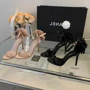 صنادل بكعب عالٍ على الطراز الصينيHigh heel sandals on Christian Christian