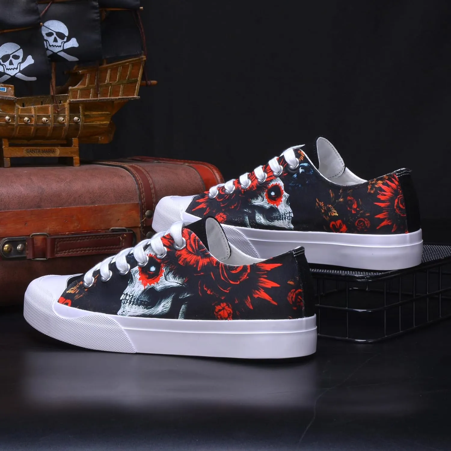 Men Skull Printed Shoes Custom Personalized Design Cool Print Low Top Fashion Sneakers for Teen Boys Girls Student Women Canvas Shoes Cosplay Classic Casual Shoes