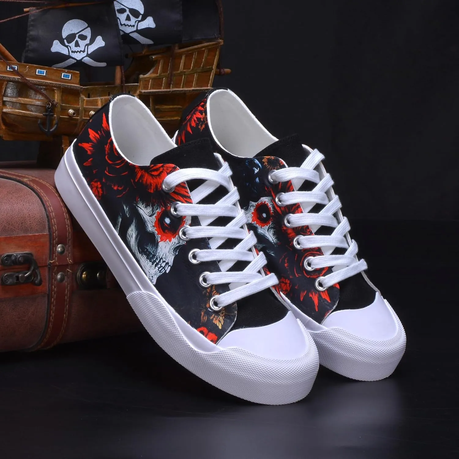 Men Skull Printed Shoes Custom Personalized Design Cool Print Low Top Fashion Sneakers for Teen Boys Girls Student Women Canvas Shoes Cosplay Classic Casual Shoes