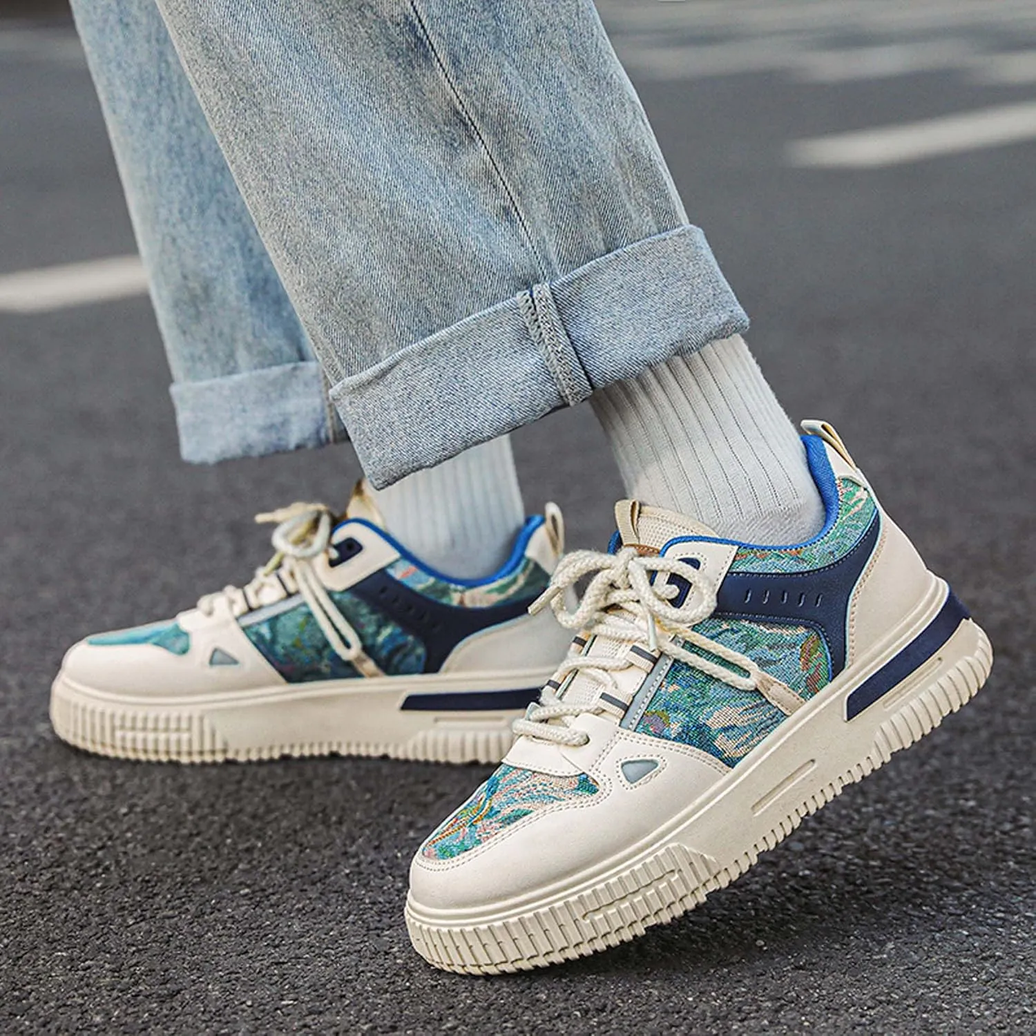 Mens and Womens Tie Up Low Top Skateboard Shoes Anti Slip and Wear Resistant Rubber Soles Casual Sneakers Patterned Short Distance Running Shoes Breathable Thick Soled Walking Shoes