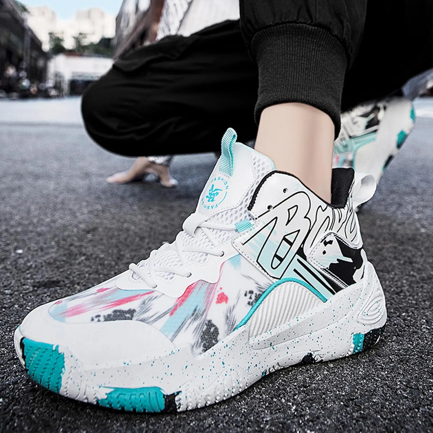 Men's Basketball Shoes Anti-Slip and Wear-Resistant Soles Running Shoes Graffiti Design Fashionable Sports Shoes