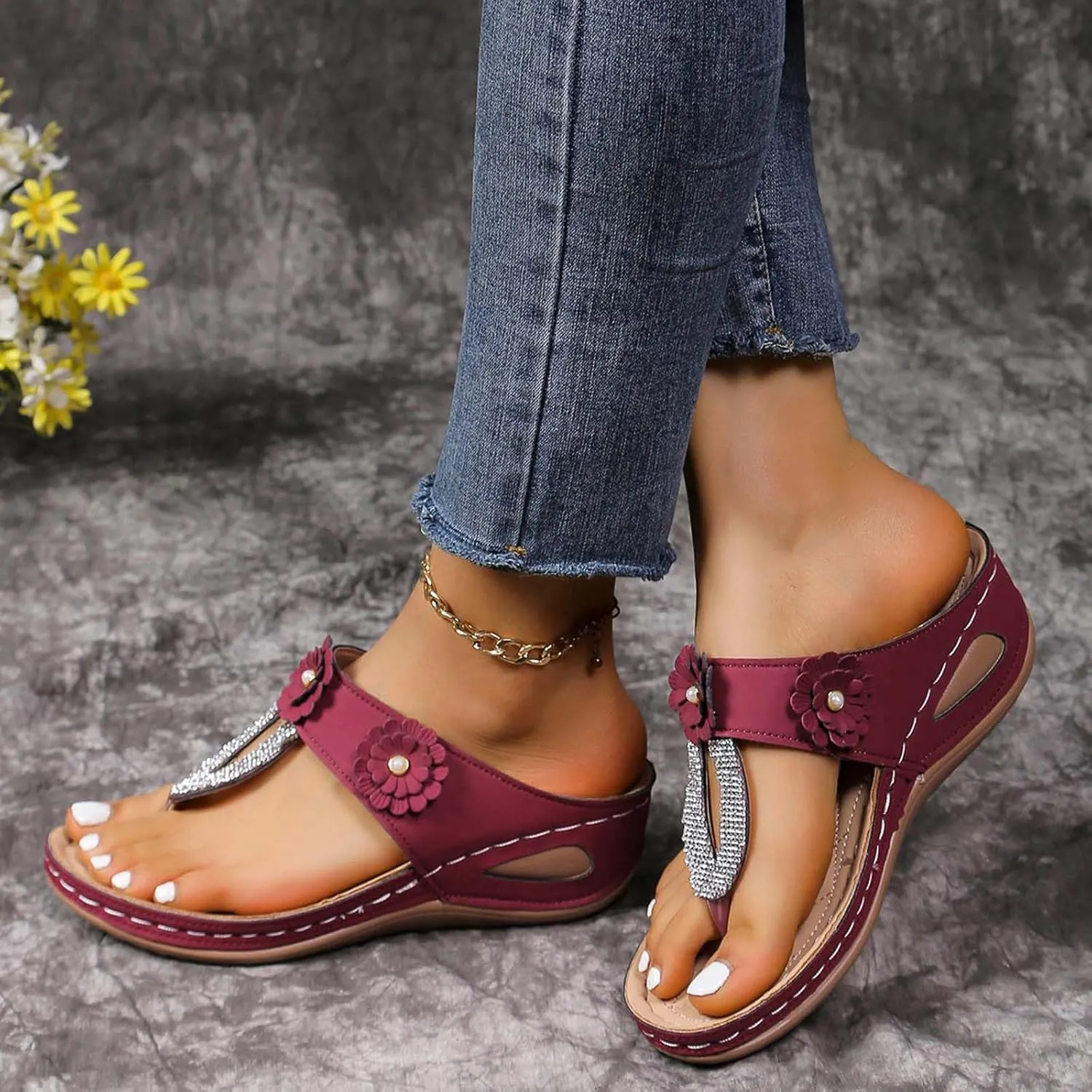 T Strap Sandals for Women Orthotic Thong Slippers for Plantar Fasciitis Comfortable Walking Sandals with Arch Support Beach Sandal with Rhinestones Flower Decoration Slip On Slides 2025 Fashion