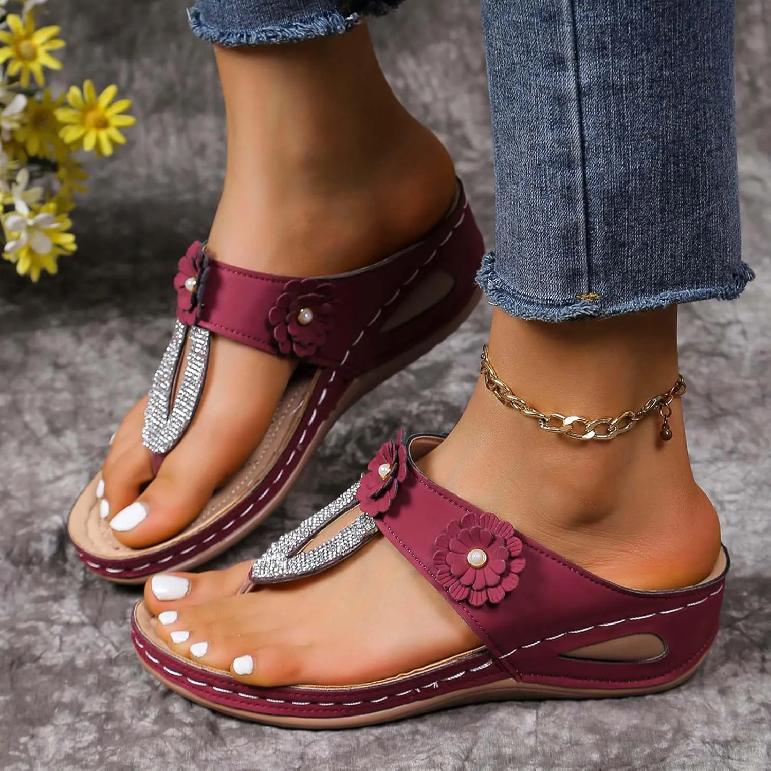 T Strap Sandals for Women Orthotic Thong Slippers for Plantar Fasciitis Comfortable Walking Sandals with Arch Support Beach Sandal with Rhinestones Flower Decoration Slip On Slides 2025 Fashion