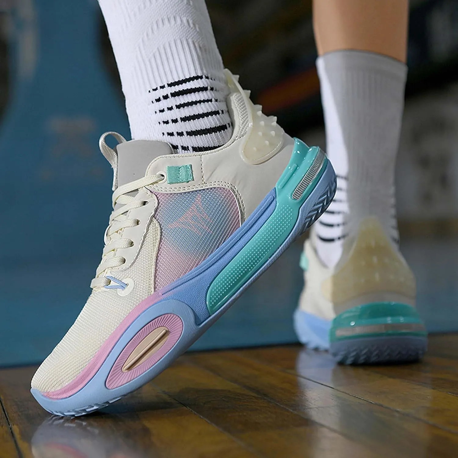 Unisex Basketball Shoes, Lightweight and wear-Resistant Basketball Shoes, Men's Fashionable Sports Shoes