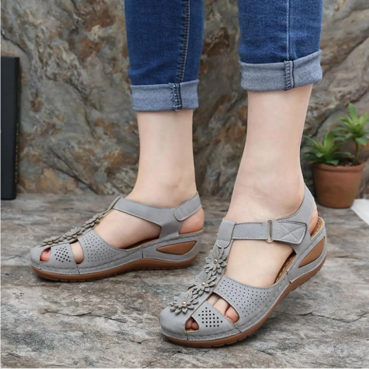 Wedge Sandals for Women Closed Toe Comfortable with Massage Function Outdoor Platform Orthotic Slippers Arch Support Shoes Plantar Fasciitis Summer 2025 Black Orthopedic Espadrilles Flats
