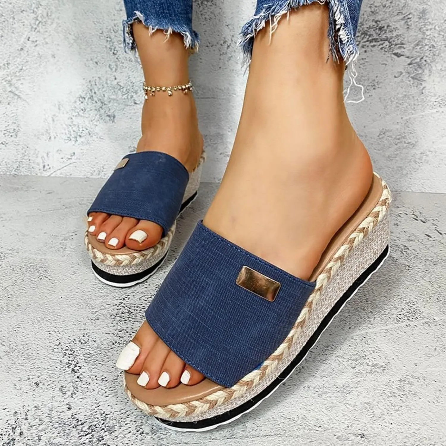 Women's Leather Platform Clip Toe Flip Flops with Arch Support Summer Casual Anti-Slip Orthopedic Wedges Walking Sandals Slippers Wedge Beach Platform Heel Shoes Slip on Cork High Heeled 2025